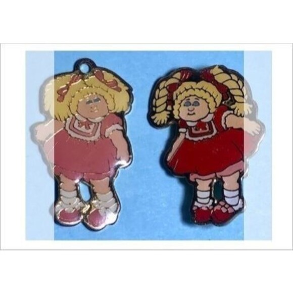 Pin & Medal- 1983 OAA - CPK Cabbage Patch Kid Clasp back Pin & Medal/Charm - Picture 1 of 4